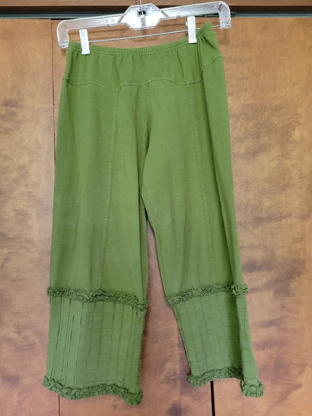 Green jersey knit capri pants by Avatar Clothing Small